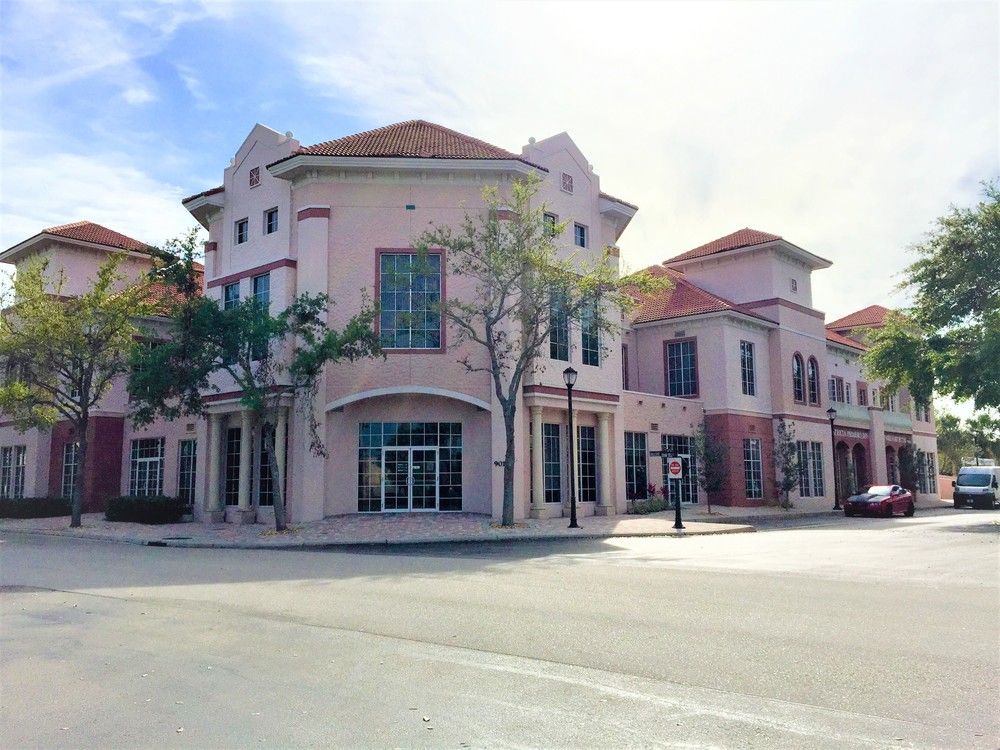 Vanderbilt Galleria : 9010 Strada Stell Ct, Naples, FL 34109